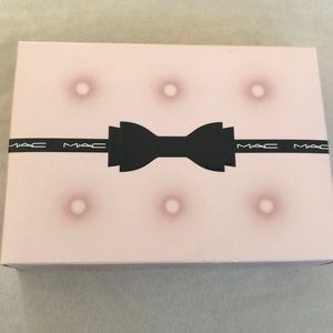 The MAC All for the Glamour Touch Up Kit